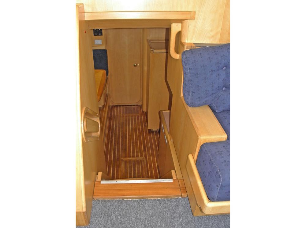 Aft cabin, Accommodation